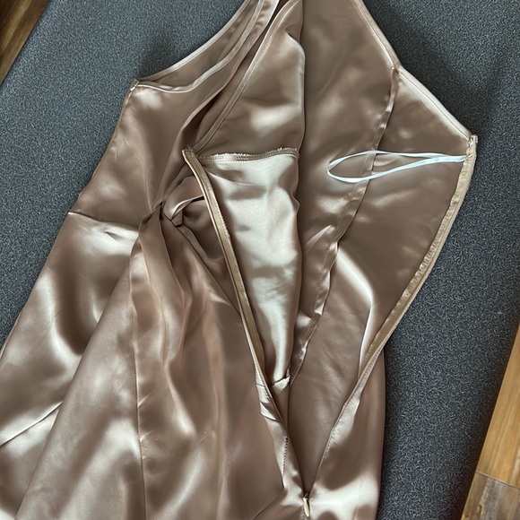 Women’s prom/bridesmaid dress; size med - Picture 6 of 9